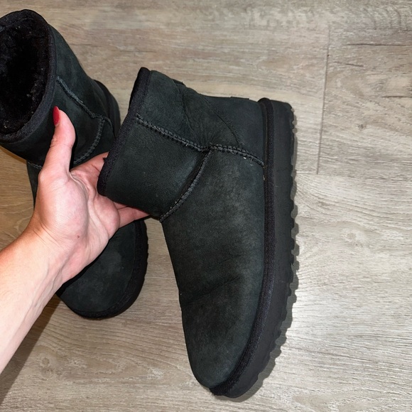 UGG Classic Mini II Boot Black - Picture 5 of 7